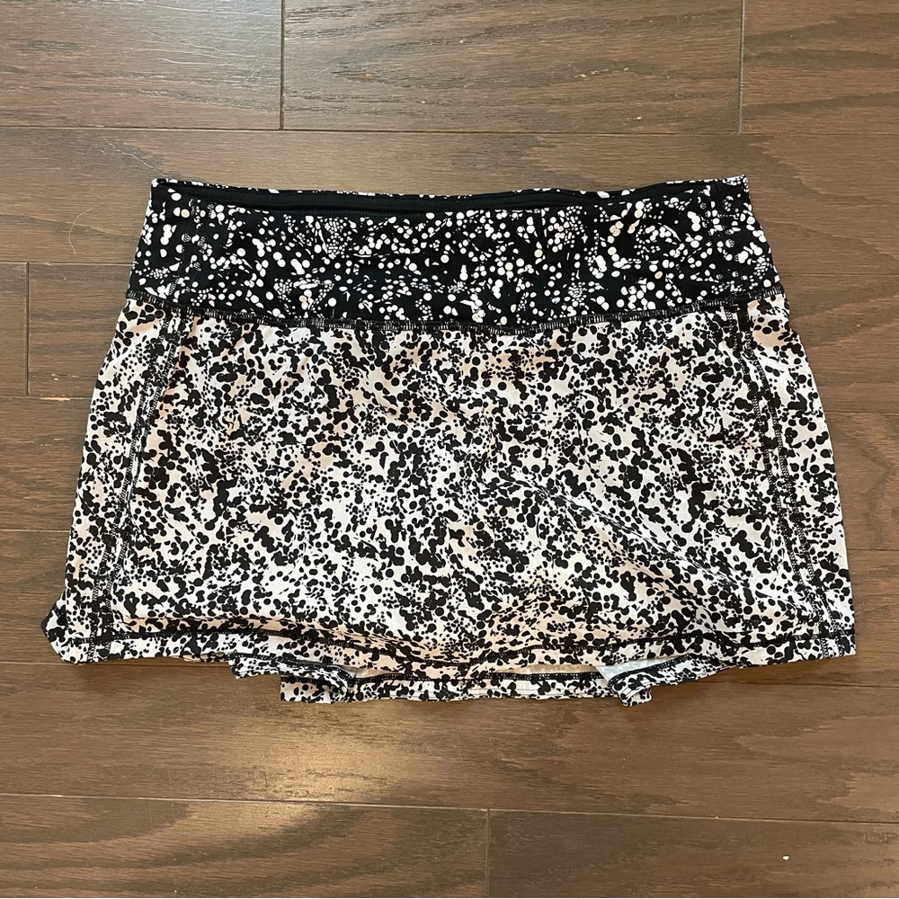 Lululemon women’s tennis skort! Black and white. Size 6. Lightly worn.